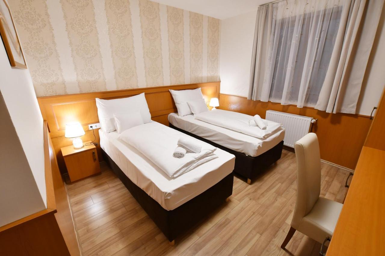 פץ' Hotel Barbakan מראה חיצוני תמונה