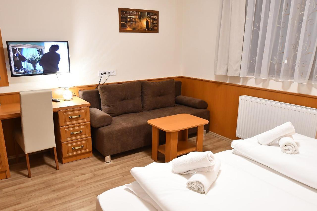 פץ' Hotel Barbakan מראה חיצוני תמונה