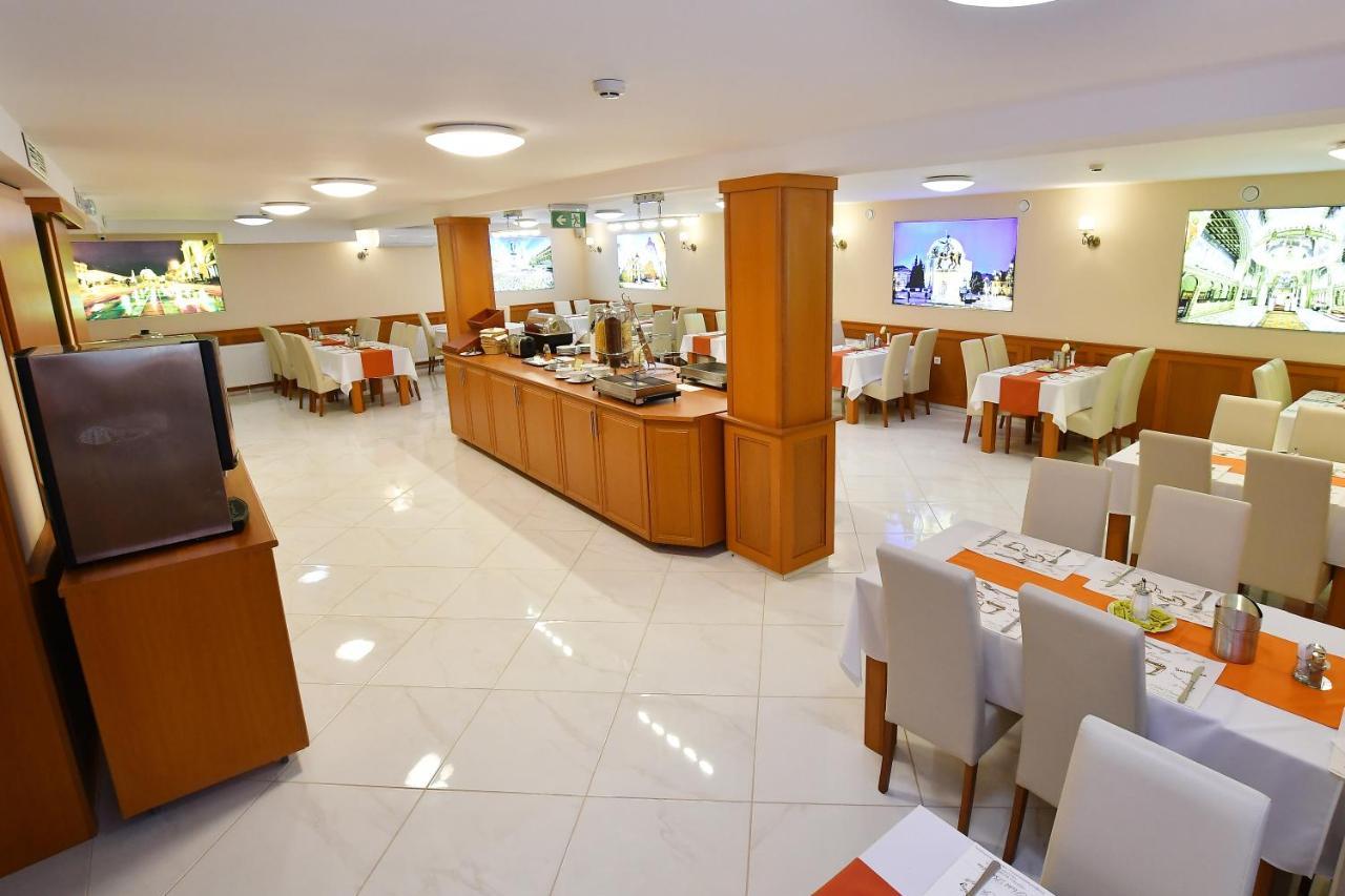 פץ' Hotel Barbakan מראה חיצוני תמונה