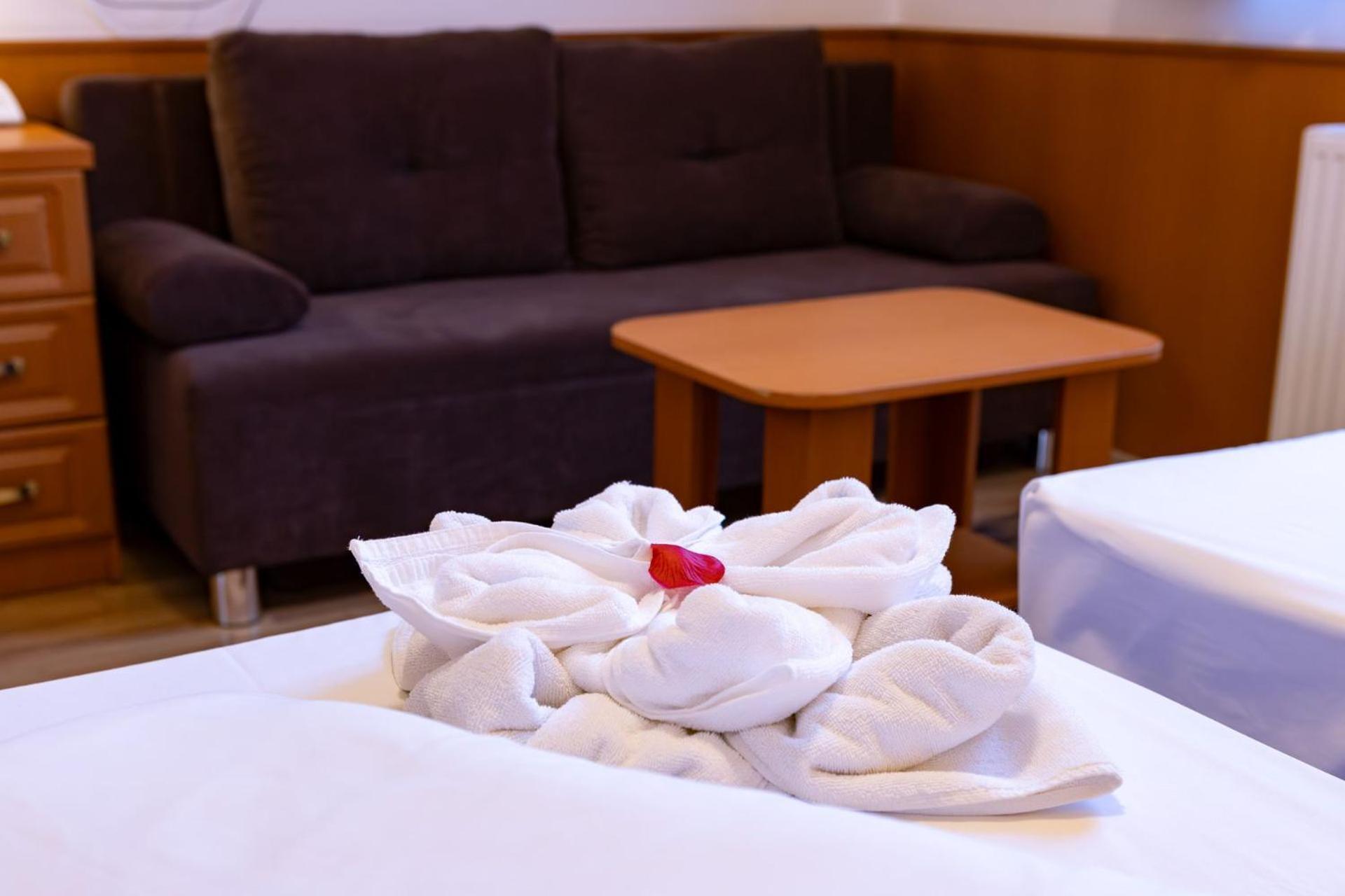 פץ' Hotel Barbakan מראה חיצוני תמונה
