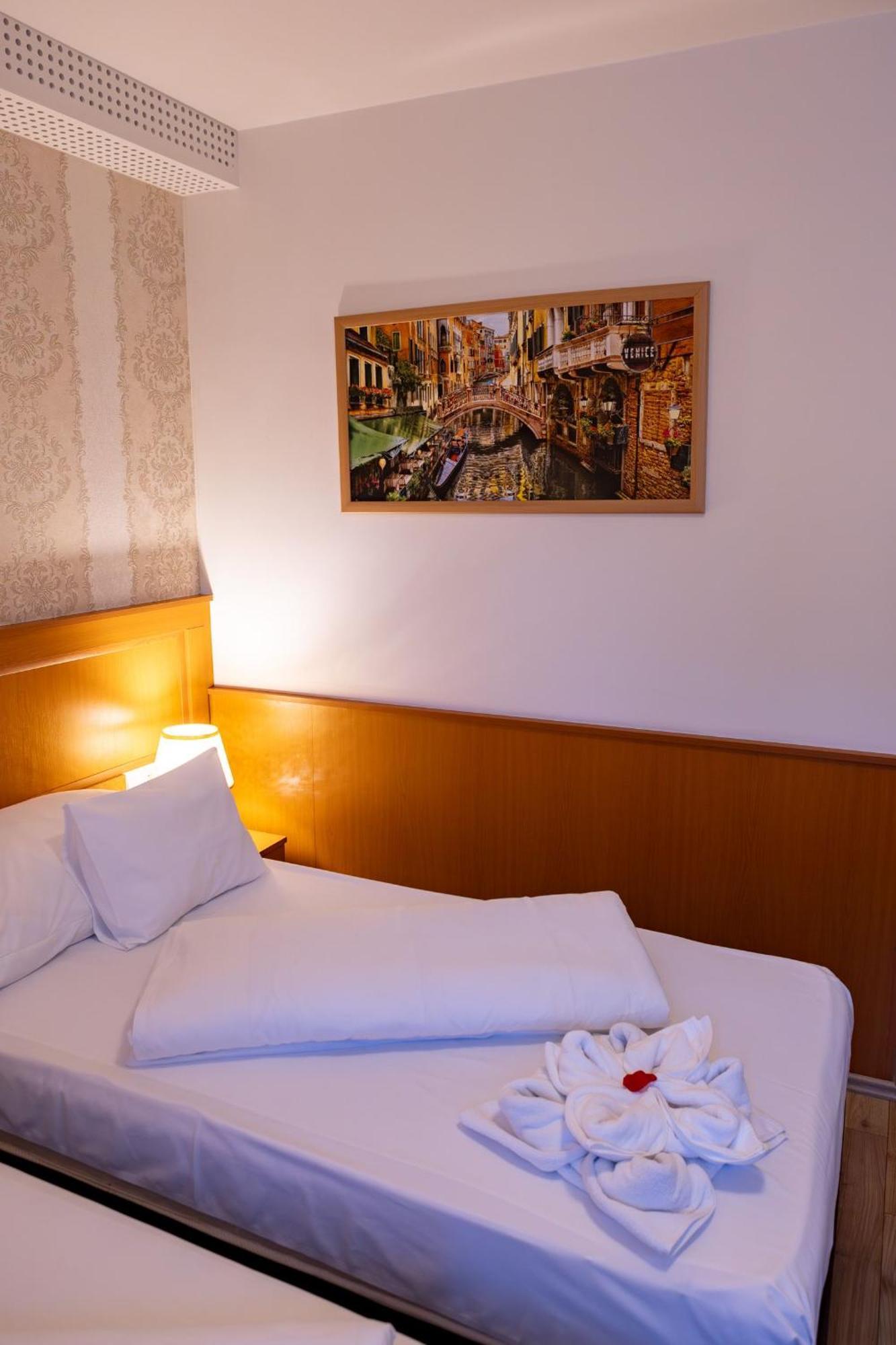 פץ' Hotel Barbakan מראה חיצוני תמונה