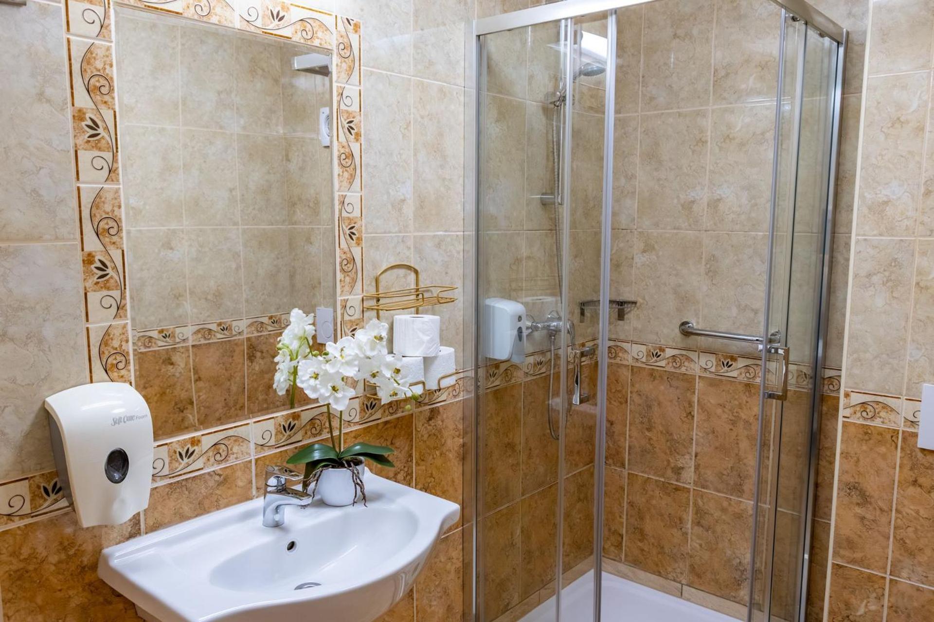 פץ' Hotel Barbakan מראה חיצוני תמונה