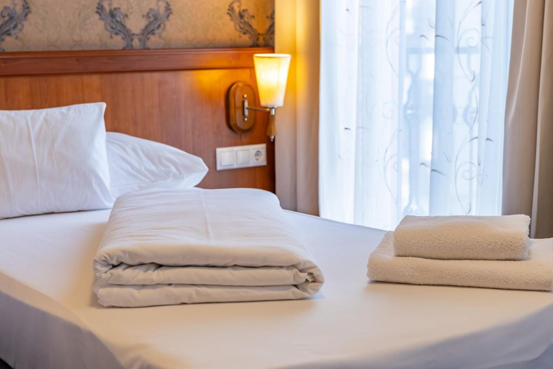 פץ' Hotel Barbakan מראה חיצוני תמונה