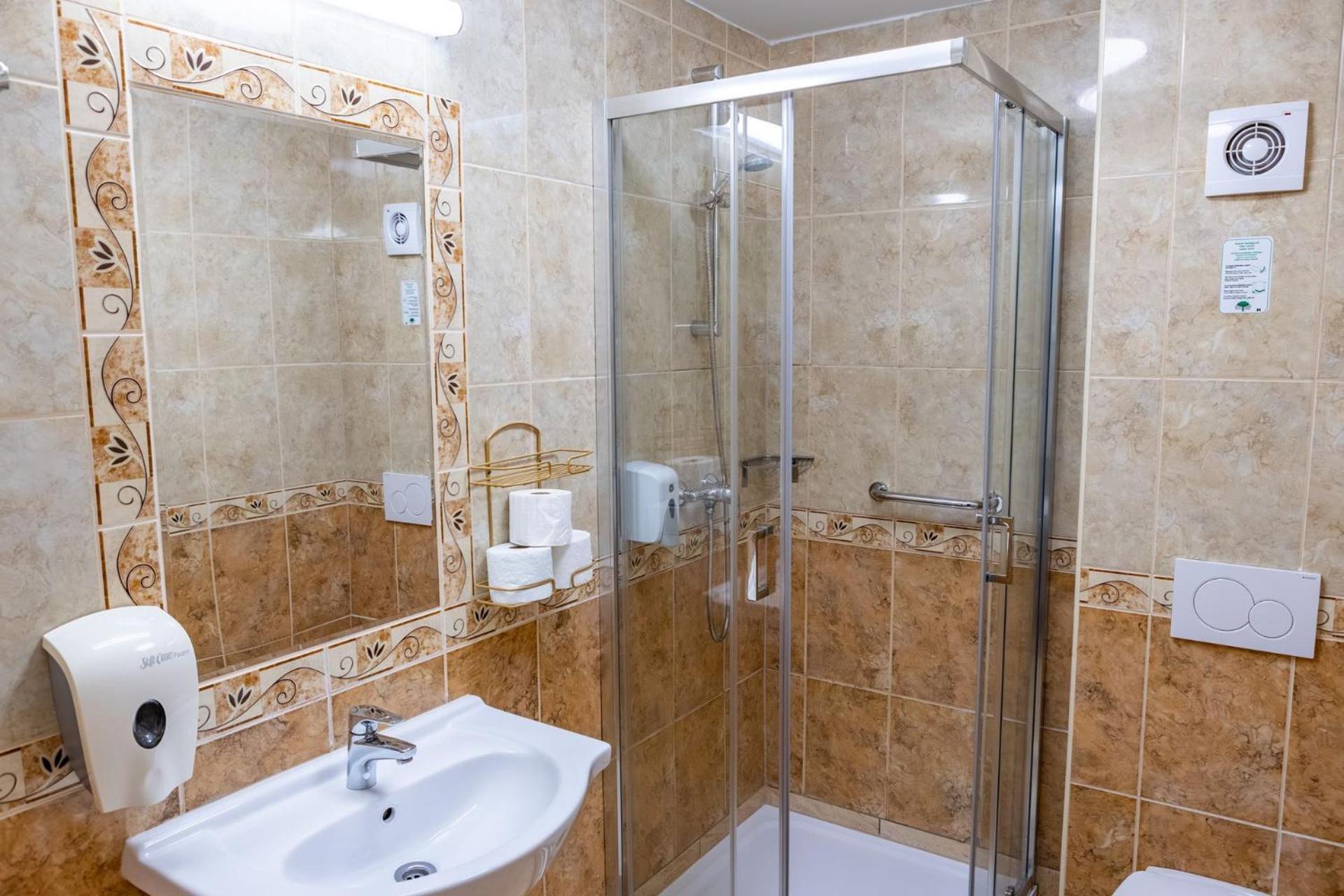 פץ' Hotel Barbakan מראה חיצוני תמונה