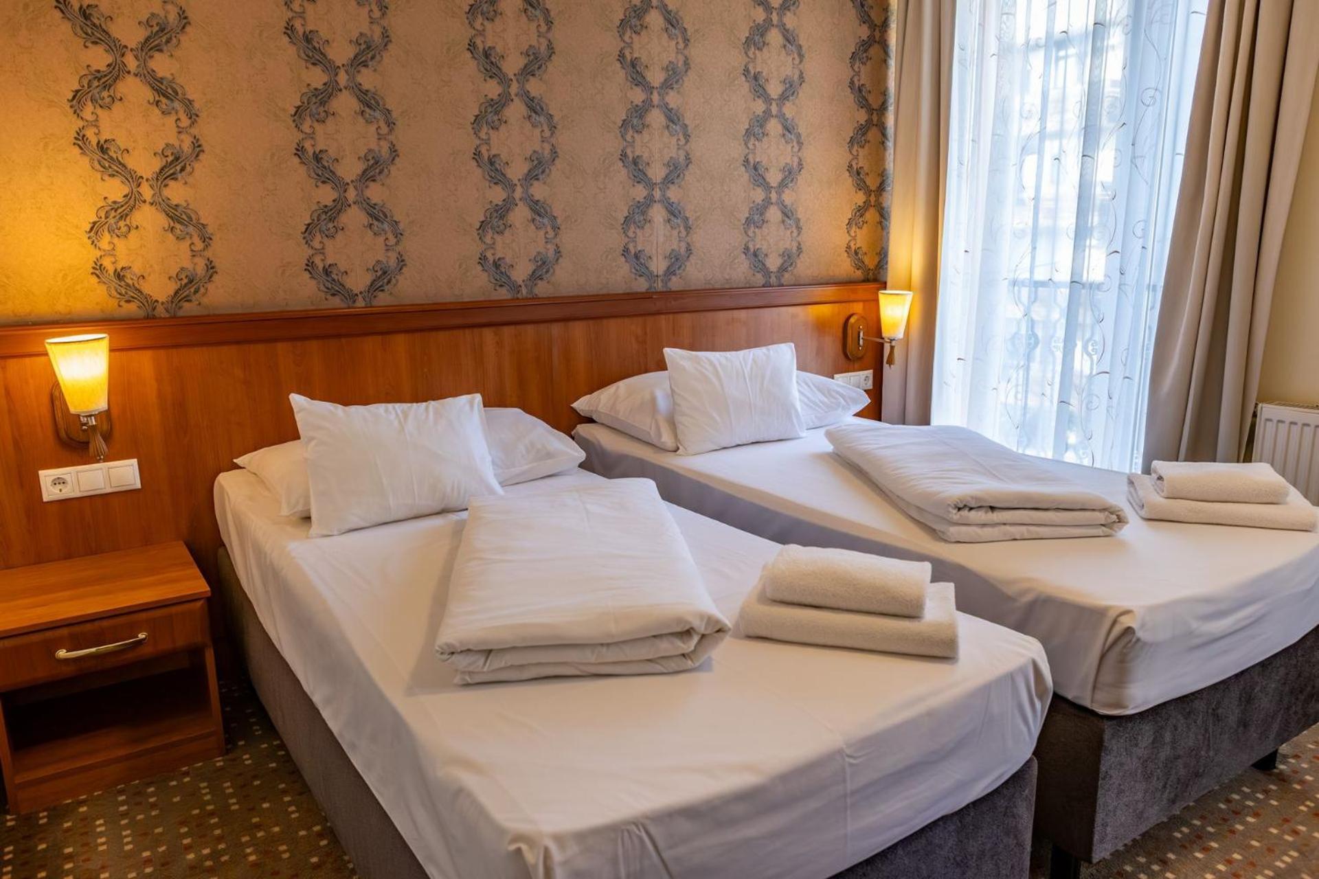 פץ' Hotel Barbakan מראה חיצוני תמונה