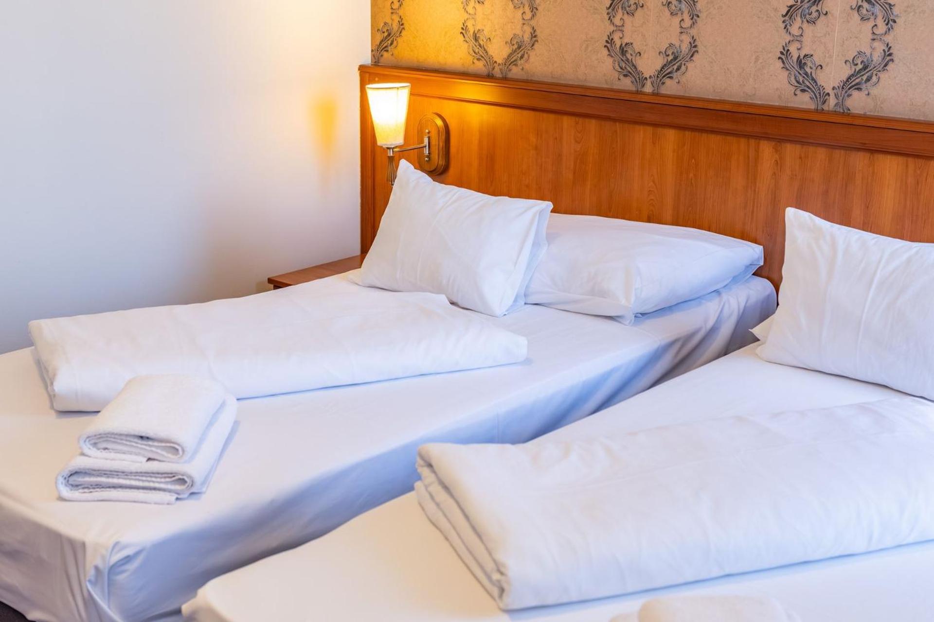 פץ' Hotel Barbakan מראה חיצוני תמונה