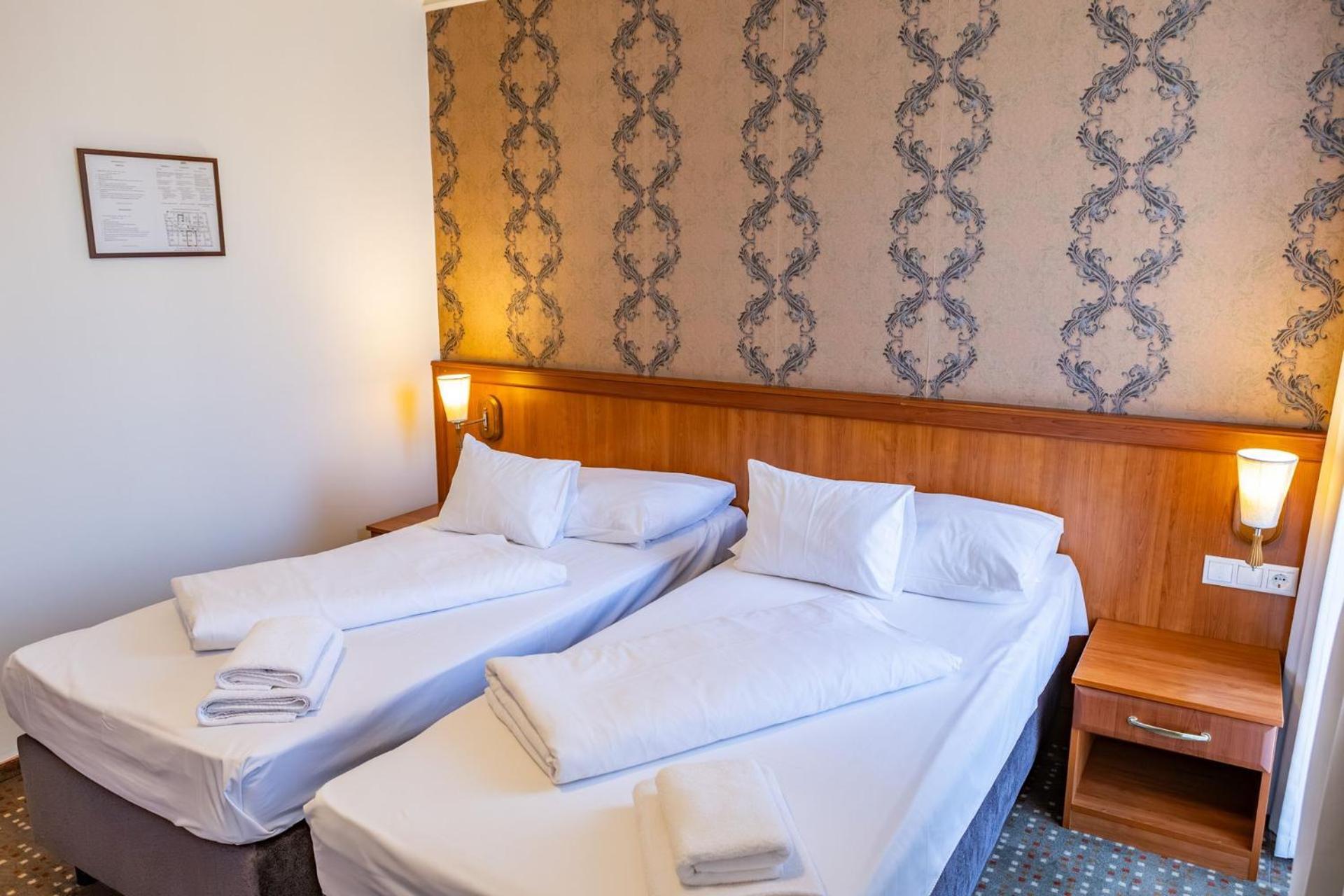פץ' Hotel Barbakan מראה חיצוני תמונה