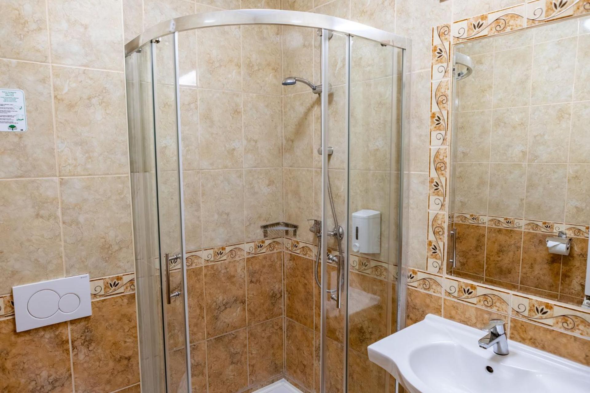 פץ' Hotel Barbakan מראה חיצוני תמונה