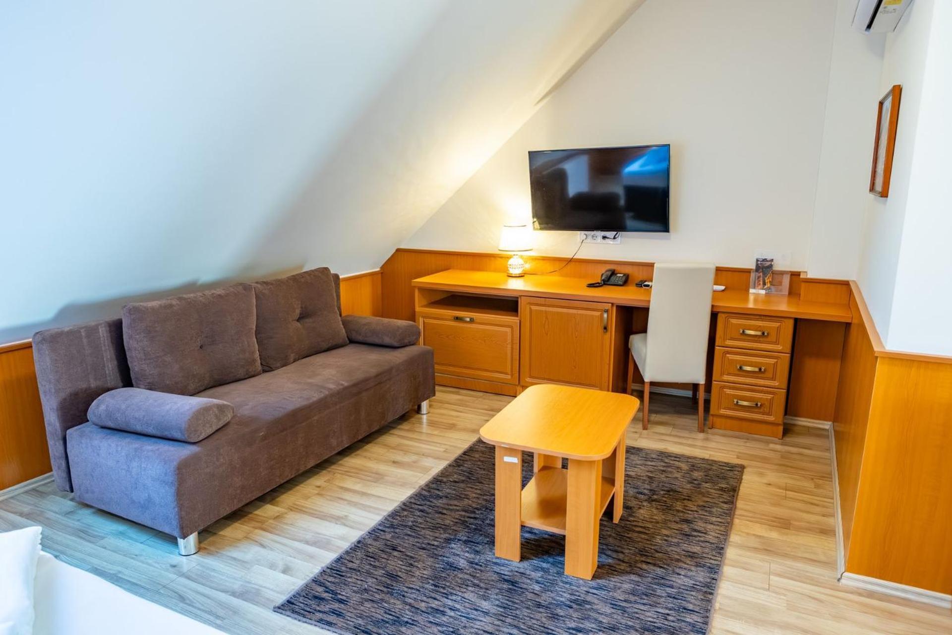 פץ' Hotel Barbakan מראה חיצוני תמונה